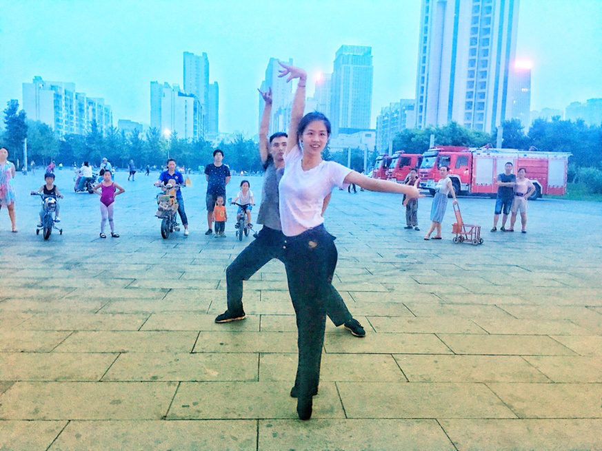 甄客俱乐部室外公益性夏令营活动第一站——邯郸大剧院